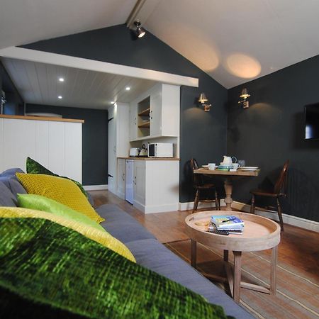 Courtyard Cottages Lymington, 2 Adults Only Εξωτερικό φωτογραφία