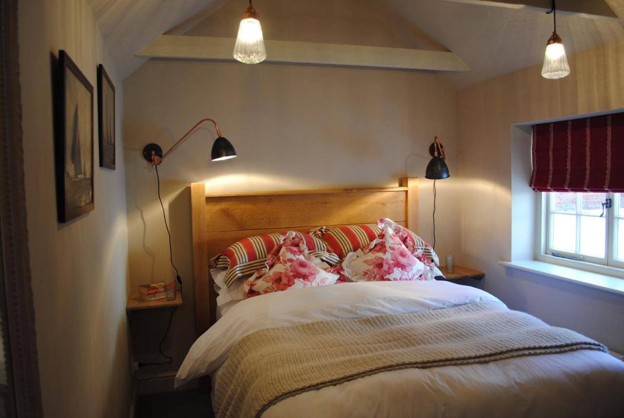 Courtyard Cottages Lymington, 2 Adults Only Εξωτερικό φωτογραφία